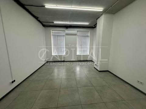 комерційна за адресою Борщагівська вул., 192