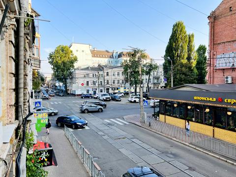 комерційна за адресою Межигірська вул., 20