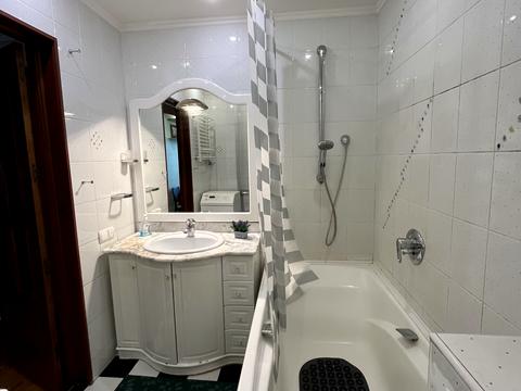 квартира за адресою Композитора Лятошинського вул., 8