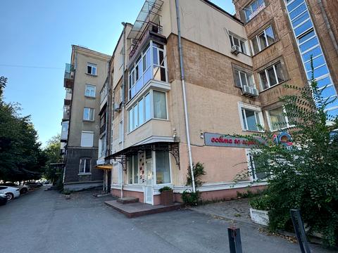квартира за адресою Левка Лук'яненка вул. (Василя Жуковського), 2-Б