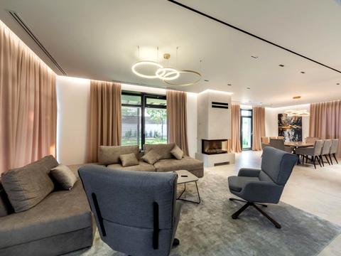 будинок за адресою Осіння, 2