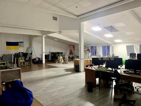 комерційна за адресою Межигірська вул., 87-А