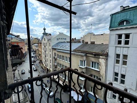 квартира за адресою Академіка Володимира Гнатюка вул. (), 3