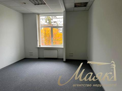 комерційна за адресою Миколи Міхновського бульв. (Дружби Народів), 19