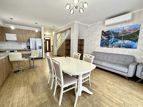 будинок за адресою Академіка Лебедєва вул.