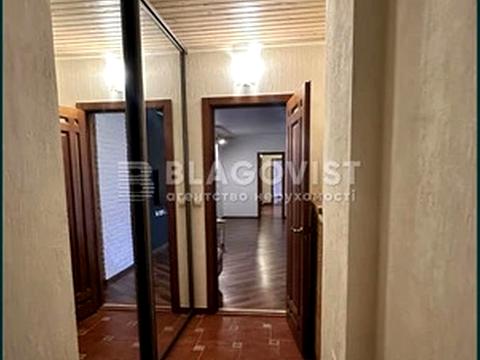 комерційна за адресою Володимирська вул., 45