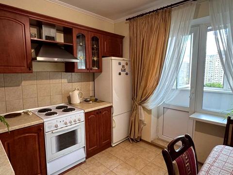 квартира за адресою Київ, Драгоманова вул., 8-А