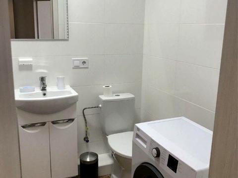 квартира за адресою Врубеля М., 42