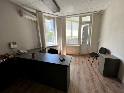 комерційна за адресою В'ячеслава Чорновола вул., 20