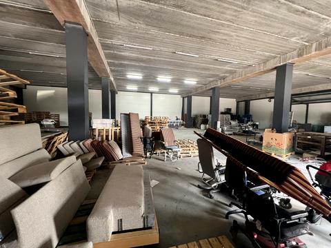 комерційна за адресою Молодіжна вул., 1