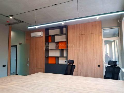 комерційна за адресою Саксаганського вул., 37-К