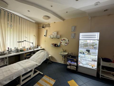 комерційна за адресою Академіка Булаховського вул., 5-В