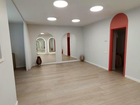 комерційна за адресою Миру вул., 7