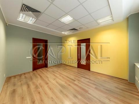 комерційна за адресою Дмитрівська вул., 94