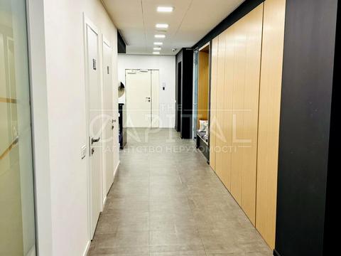 комерційна за адресою Саксаганського вул., 1