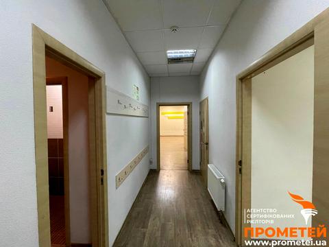 комерційна за адресою Вадима Гетьмана вул., 30-Б