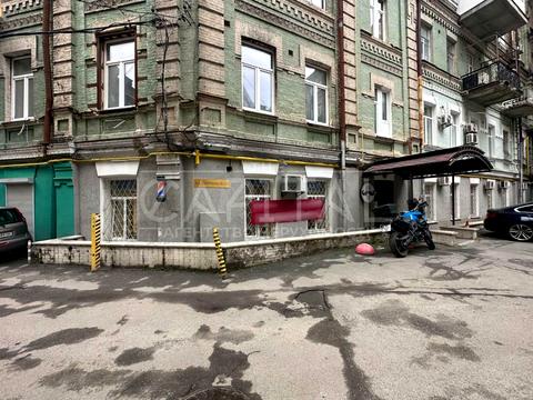 комерційна за адресою Михайлівська вул., 2