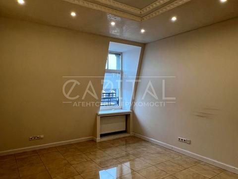 комерційна за адресою Володимирська вул., 93