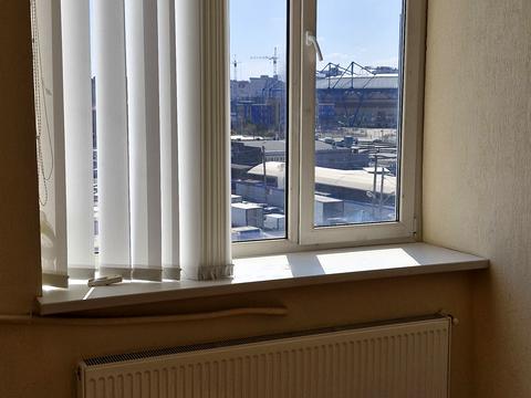 коммерческая по адресу Защитников Украины пл. (Восстания), 7/8