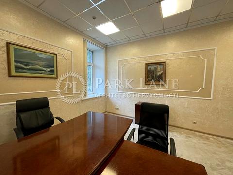 комерційна за адресою Панаса Мирного вул., 1