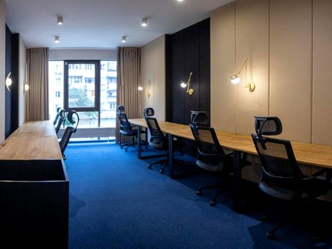 коммерческая по адресу Василя Тютюнника, 28а