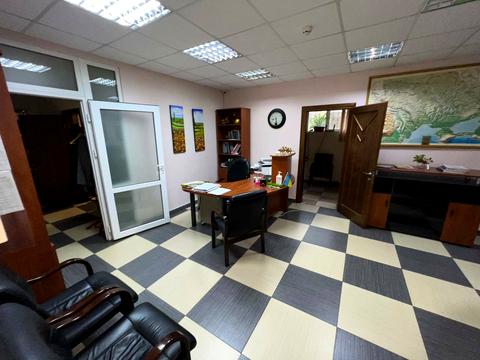 комерційна за адресою Довженка вул., 6а