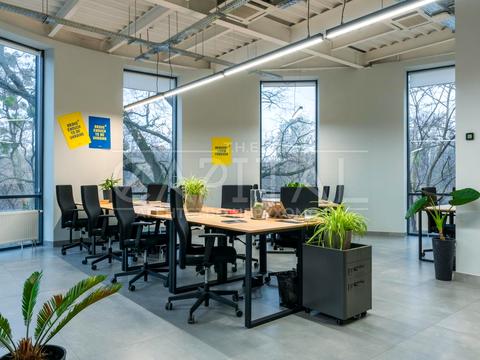 комерційна за адресою Марка Безручка вул., 24