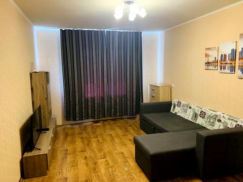 квартира за адресою Академіка Глушкова просп., 9