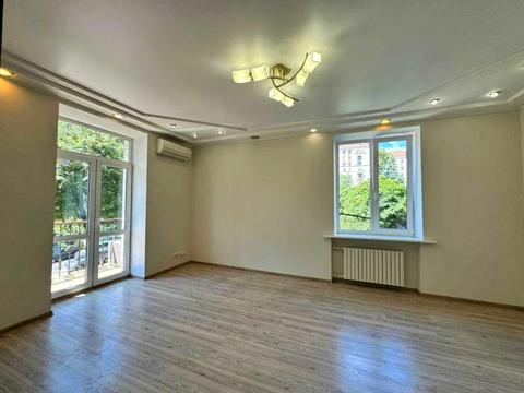 комерційна за адресою Прорізна вул., 4