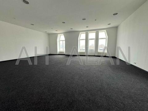 коммерческая по адресу Музейний пер., 4