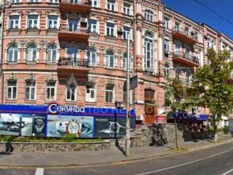 комерційна за адресою Саксаганського вул., 84