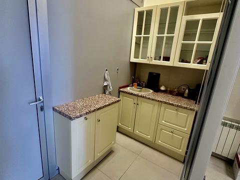 комерційна за адресою Жилянська вул., 59