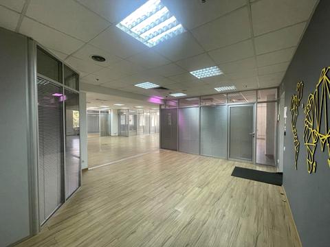 комерційна за адресою Богдана Хмельницького вул., 52