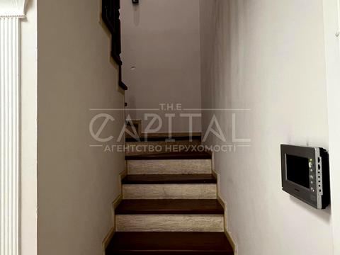 комерційна за адресою Володимирська вул., 93