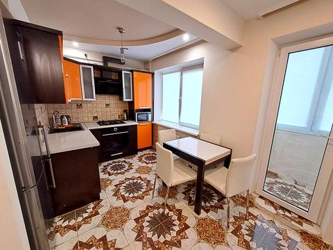 квартира за адресою Довженка вул., 1