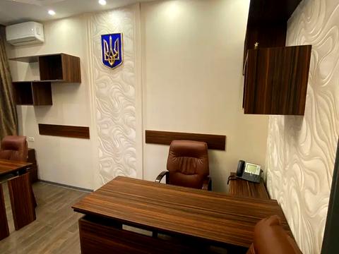 комерційна за адресою Саксаганського вул., 68/21