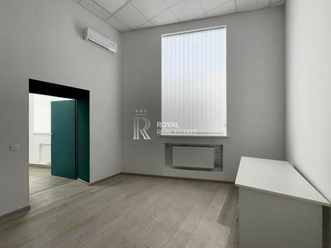 комерційна за адресою Лаврська вул. (Січневого Повстання), 16