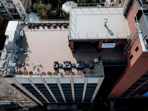 комерційна за адресою Саксаганського вул., 53/80