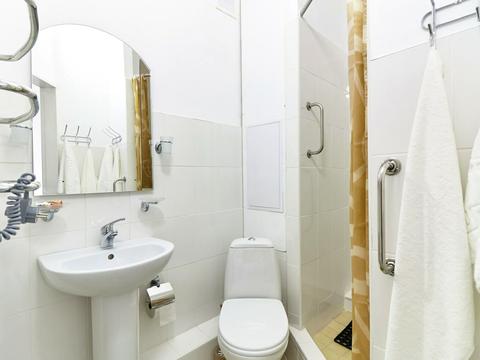 комерційна за адресою Дипломатична, 4г