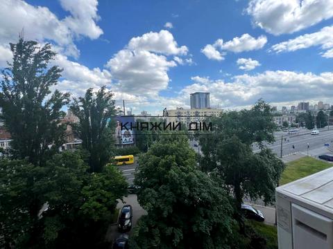 квартира за адресою В'ячеслава Чорновола вул., 30