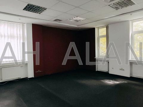 комерційна за адресою Володимирська вул., 77А