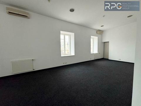 комерційна за адресою Музейний пров., 4