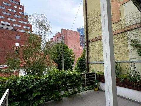 комерційна за адресою Виконкомівська вул., 10