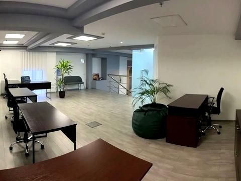 комерційна за адресою Саксаганського вул., 70