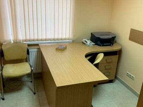 комерційна за адресою Володимирська вул., 82