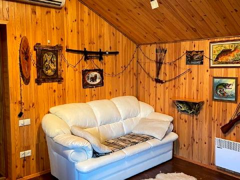 будинок за адресою Набережна вул.