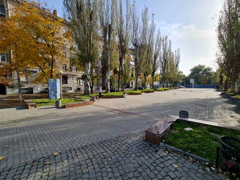комерційна за адресою Дмитра Яворницького просп. (Карла Маркса), 82