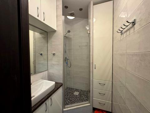 комерційна за адресою Саперно-Слобідська вул., 22