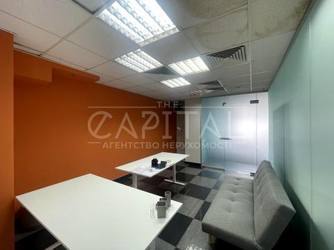 комерційна за адресою Богдана Хмельницького вул., 52а