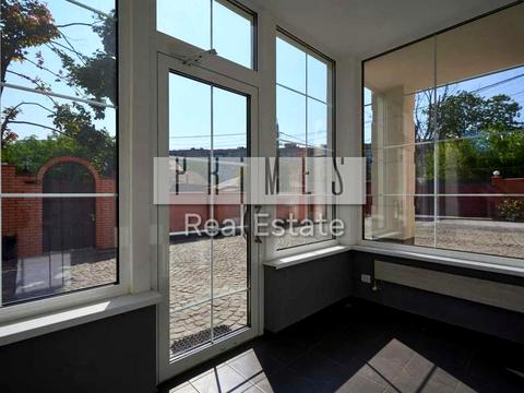 комерційна за адресою Князя Володимира Мономаха вул. (Отто Шмідта), 8